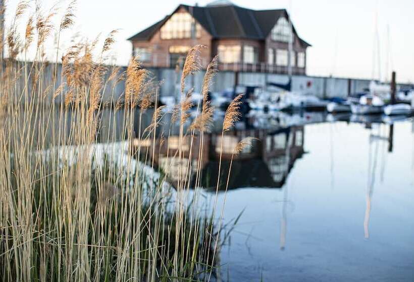 Курорт Bades Huk Marina