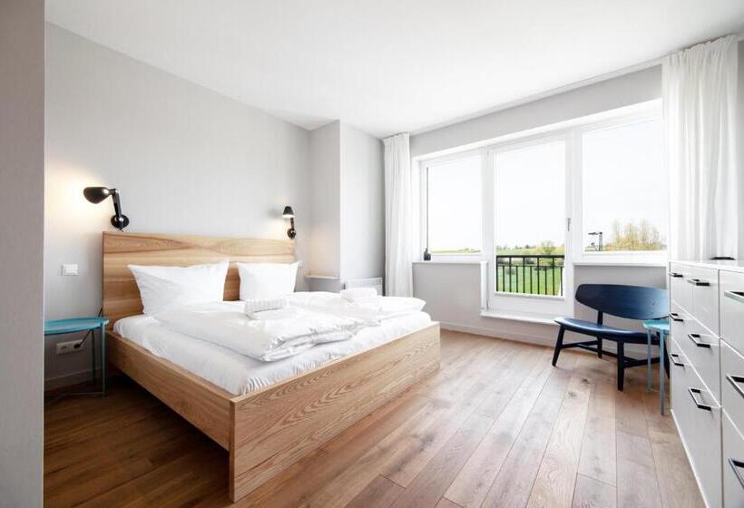 Курорт Bades Huk Marina