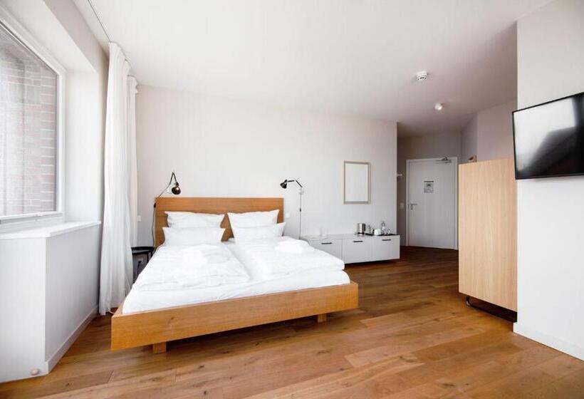 Курорт Bades Huk Marina