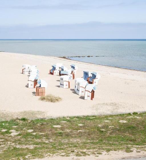 Курорт Bades Huk Marina