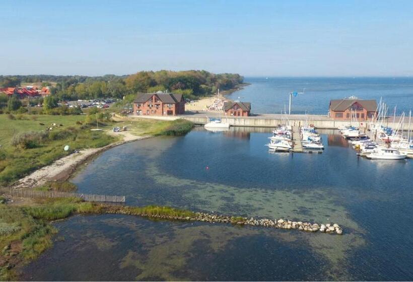 Курорт Bades Huk Marina