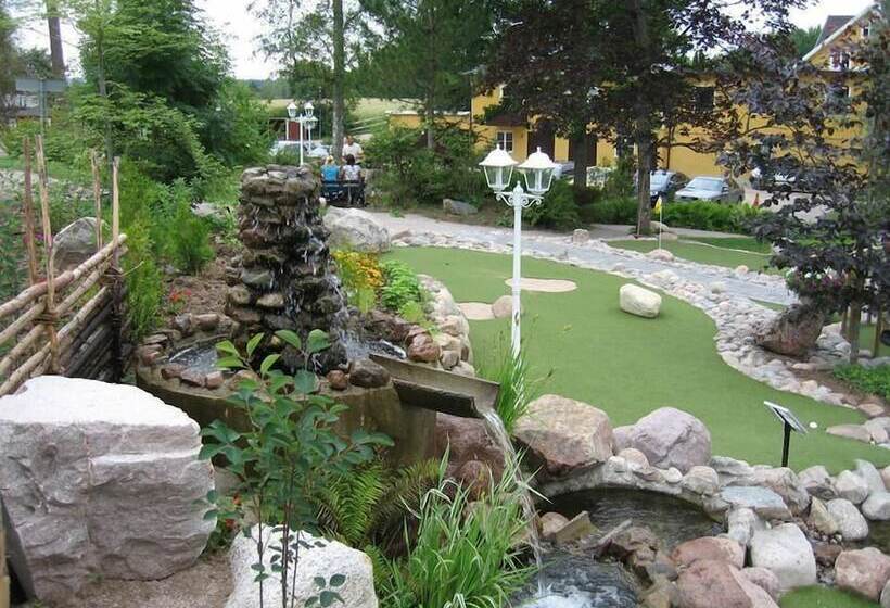 Vänhems Cafe & Vandrarhem   Hostel