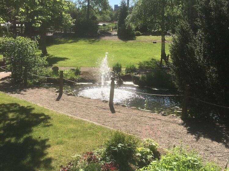 Vänhems Cafe & Vandrarhem   Hostel