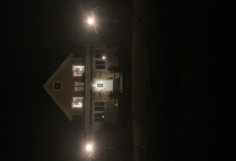 Vänhems Cafe & Vandrarhem   Hostel