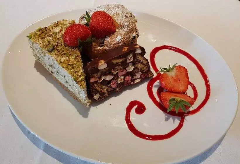 Отель Cill Aodain Court