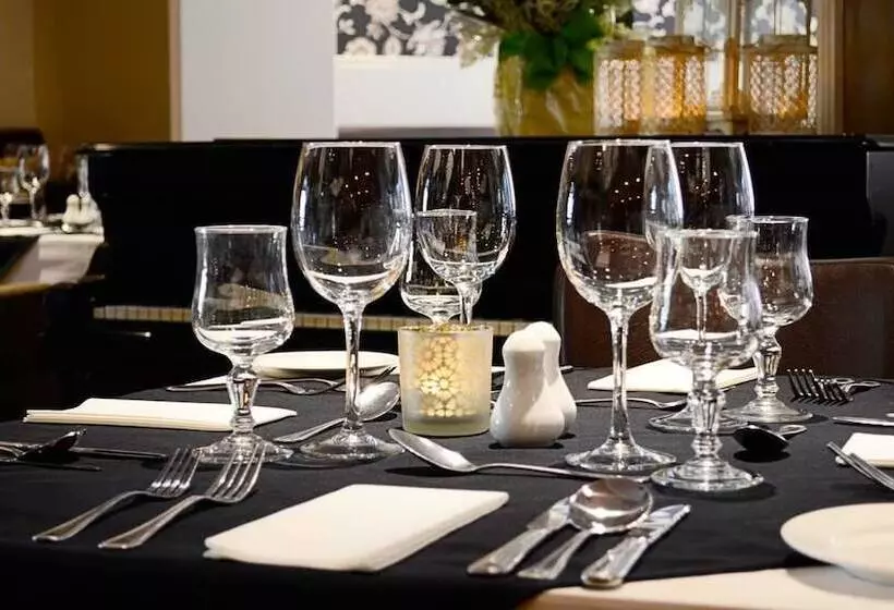 Отель Cill Aodain Court