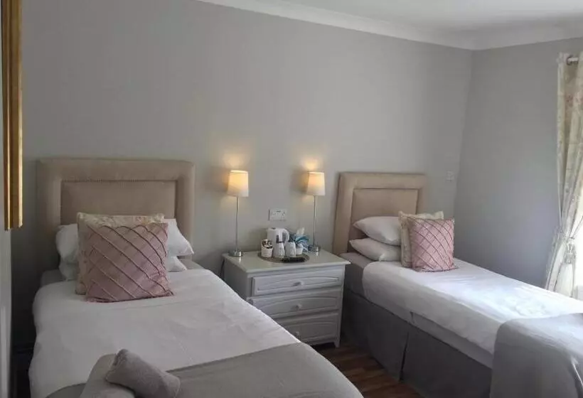 Hotel Coral Gables Guesthouse & Campsite