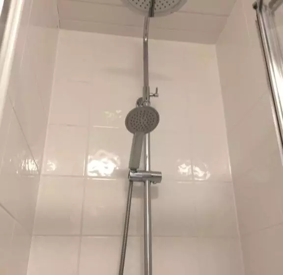 Hotel Coral Gables Guesthouse & Campsite