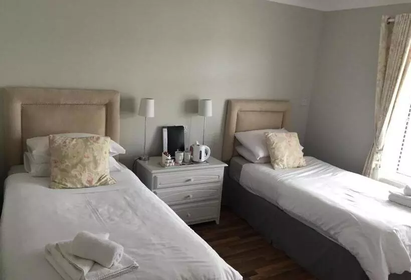 Hotel Coral Gables Guesthouse & Campsite