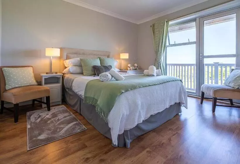 Hotel Coral Gables Guesthouse & Campsite