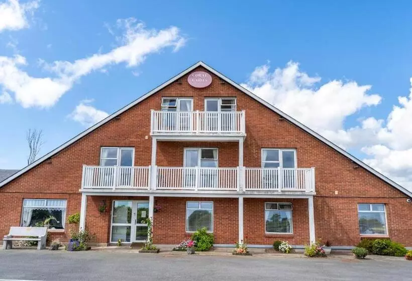 Hotel Coral Gables Guesthouse & Campsite