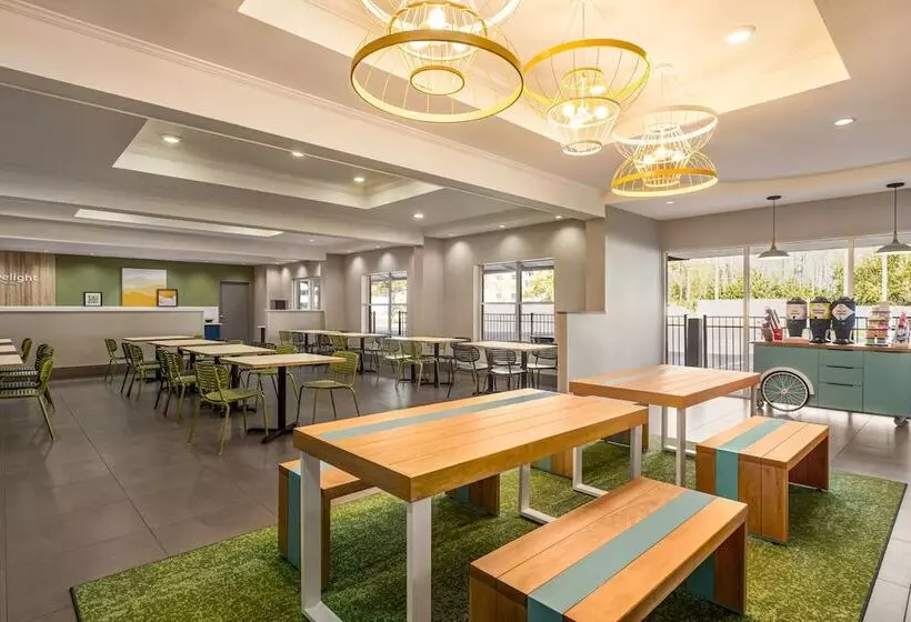 هتل Spark By Hilton Orlando Universal Blvd