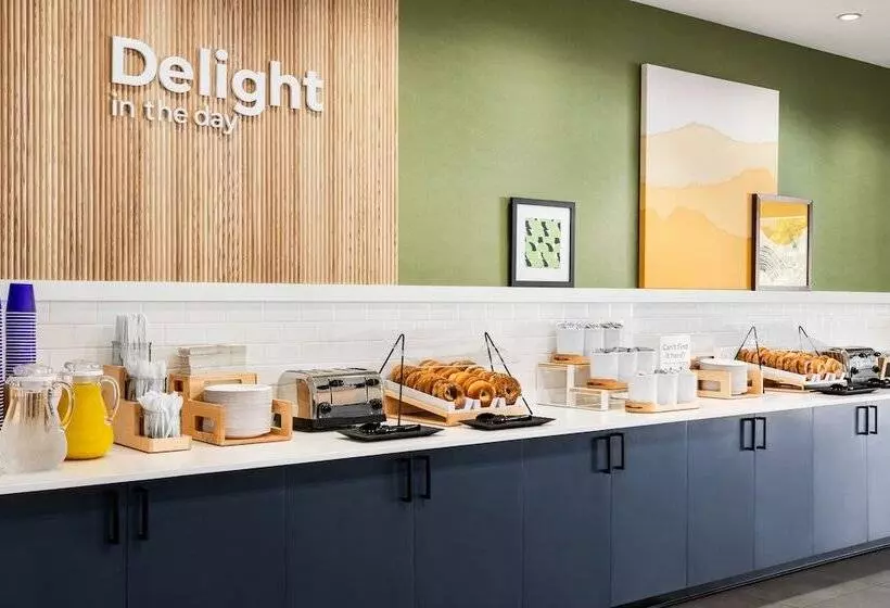 هتل Spark By Hilton Orlando Universal Blvd