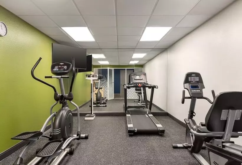 هتل Spark By Hilton Orlando Universal Blvd