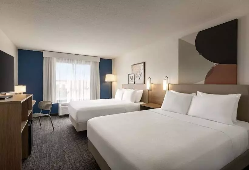 هتل Spark By Hilton Orlando Universal Blvd