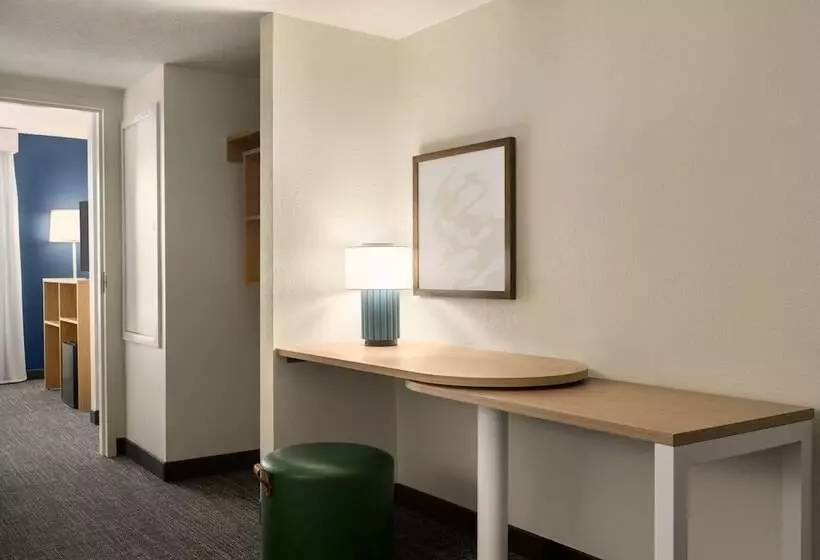 هتل Spark By Hilton Orlando Universal Blvd