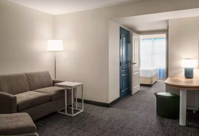 هتل Spark By Hilton Orlando Universal Blvd