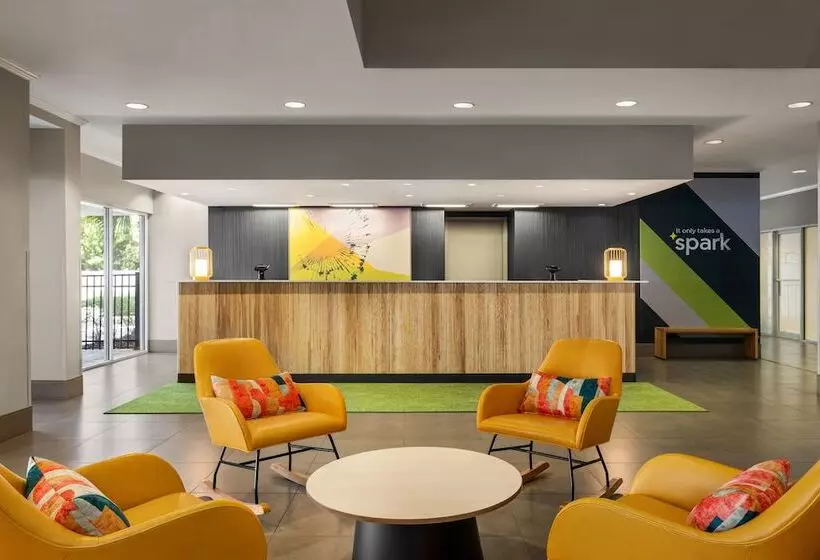هتل Spark By Hilton Orlando Universal Blvd