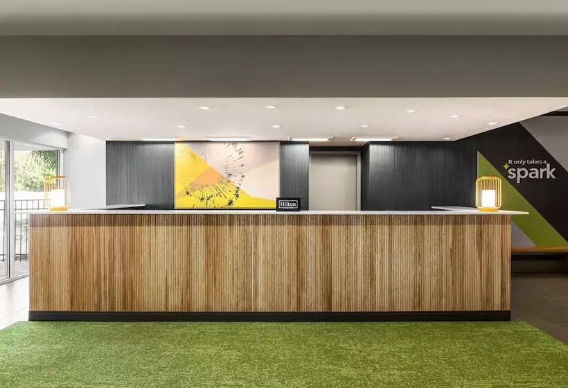 هتل Spark By Hilton Orlando Universal Blvd