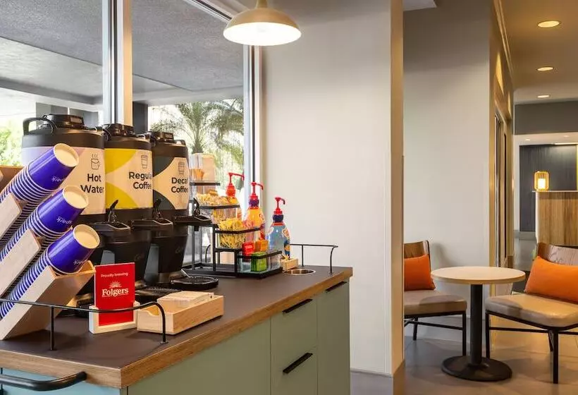 هتل Spark By Hilton Orlando Universal Blvd