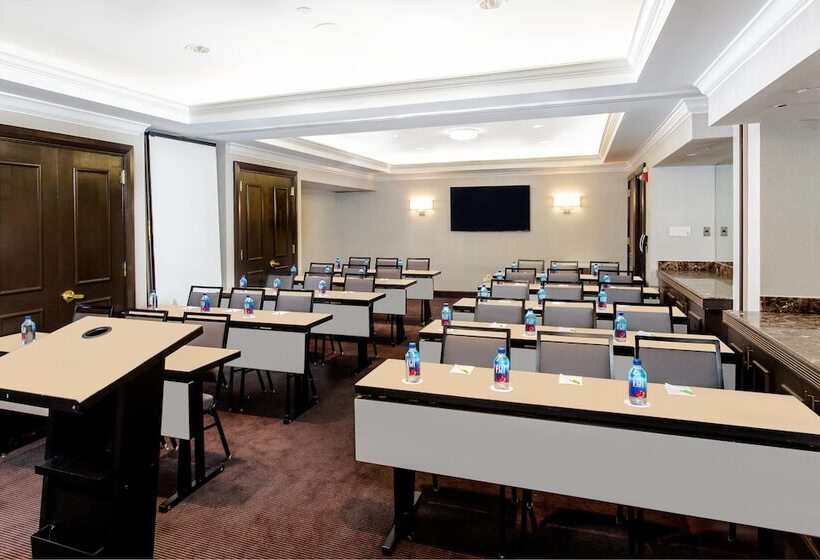 فندق Courtyard By Marriott New York Jfk Airport