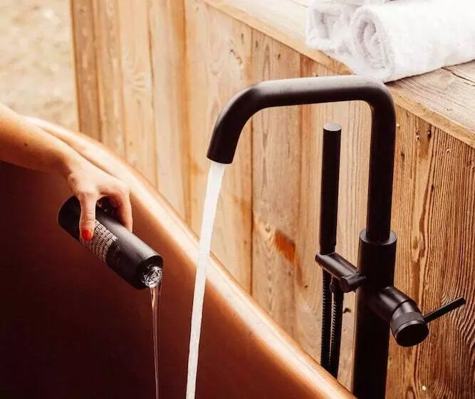 Отель Glasson Lakehouse