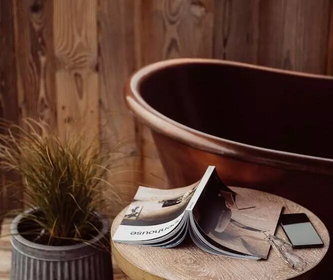 Отель Glasson Lakehouse