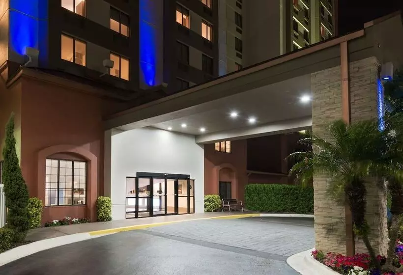ホテル Holiday Inn Express & Suites   Nearest Universal Orlando, An Ihg
