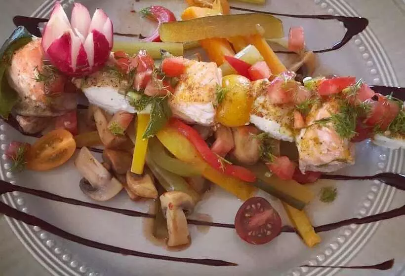 Отель Hôtel Les Jardins Du Lac