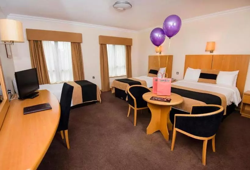 La Mon Hotel & Country Club