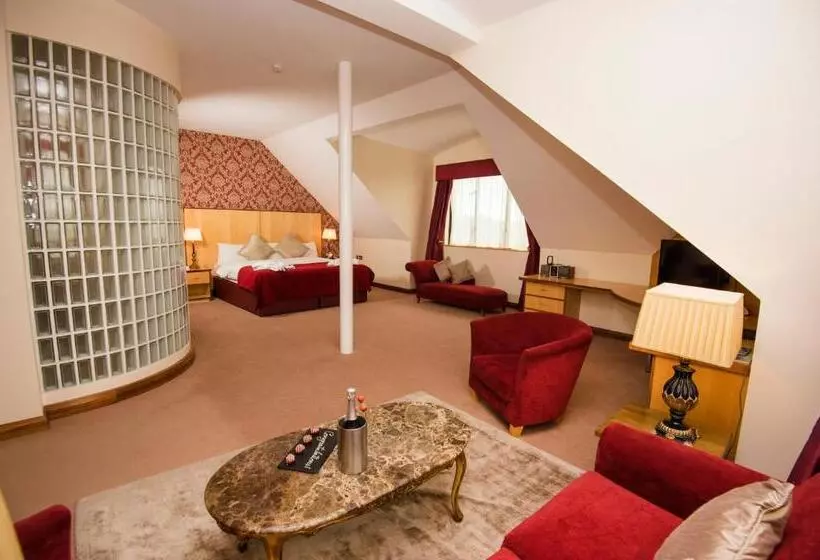 La Mon Hotel & Country Club