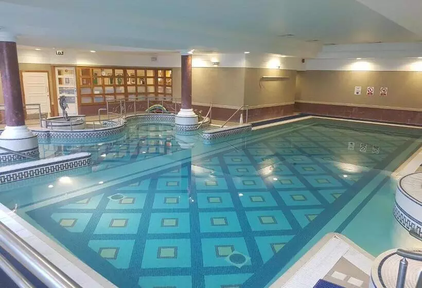 La Mon Hotel & Country Club