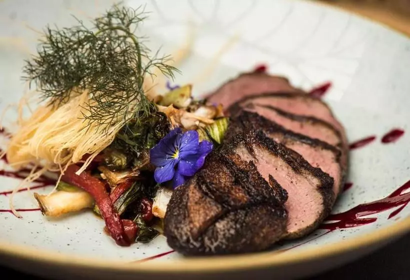 La Mon Hotel & Country Club