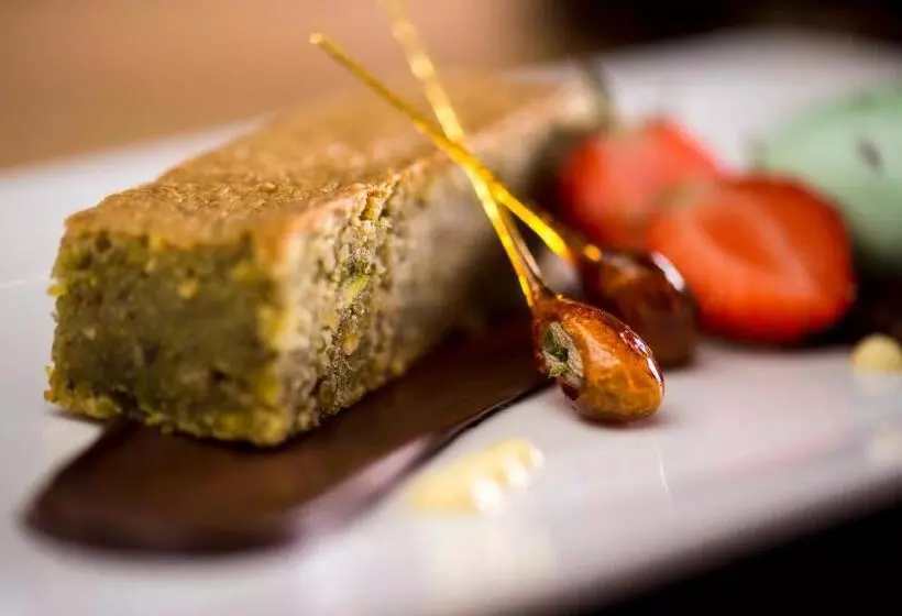 La Mon Hotel & Country Club