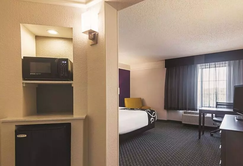 Отель La Quinta By Wyndham Oklahoma City Nw Expwy