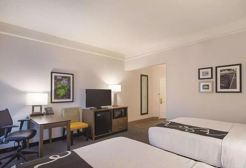 Отель La Quinta By Wyndham Oklahoma City Nw Expwy