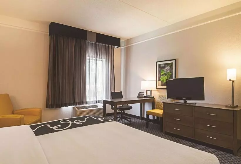 Отель La Quinta By Wyndham Oklahoma City Nw Expwy