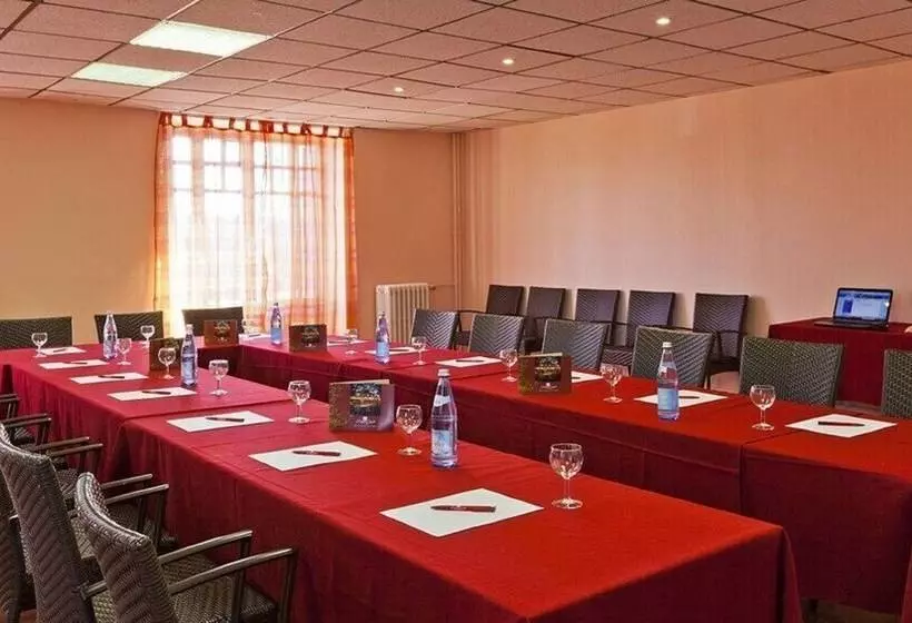 Logis Hotel Maison Carrée Restaurant O Carré Dart