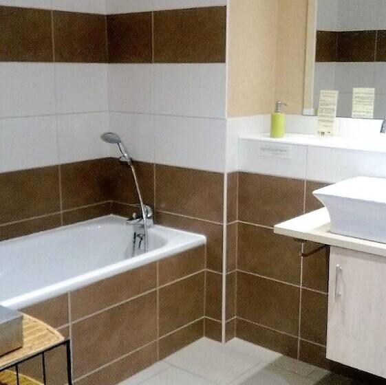 Logis Hotel Maison Carrée Restaurant O Carré Dart