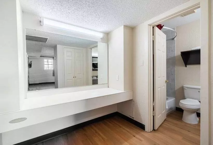 فندق Red Roof Inn Tulsa Airport