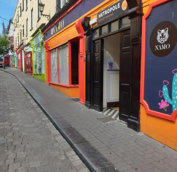 Отель The Metropole