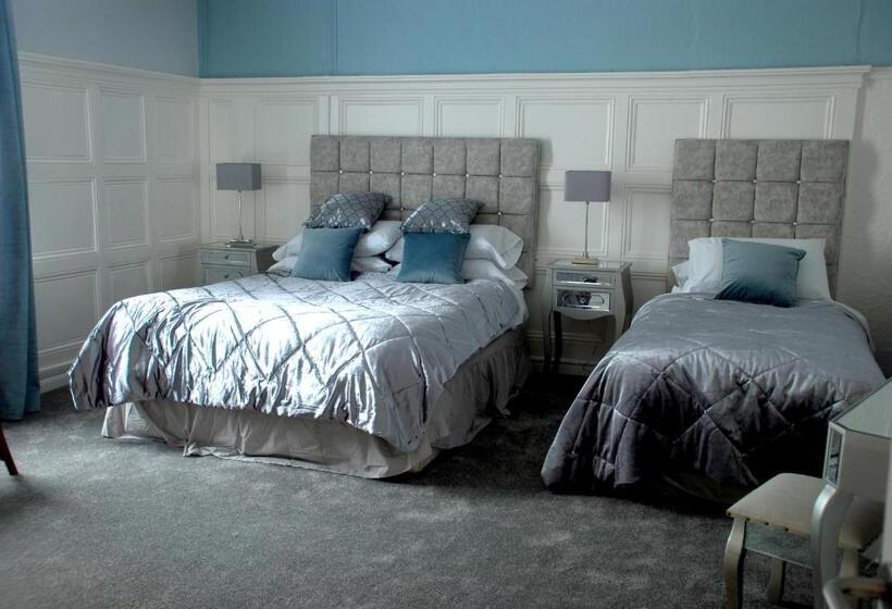 Отель The Metropole