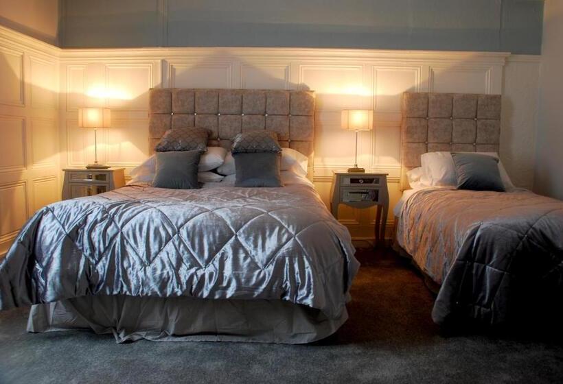 Отель The Metropole