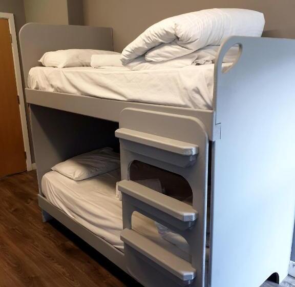 Отель The Metropole