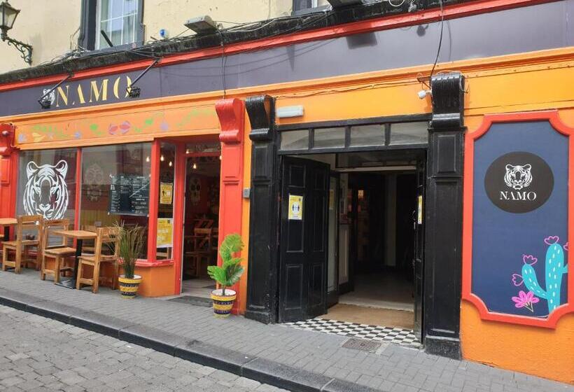 Отель The Metropole