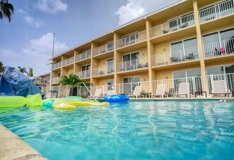 Treasure Island Hotel And Marina