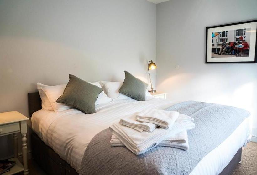 ユースホステル The Pheasant At Neenton