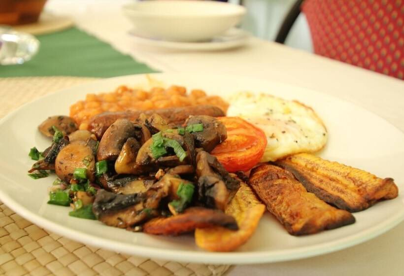 ペンション Over The Rainbow   Vegetarian Guesthouse