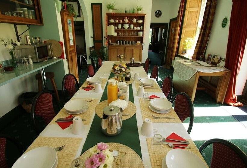 ペンション Over The Rainbow   Vegetarian Guesthouse