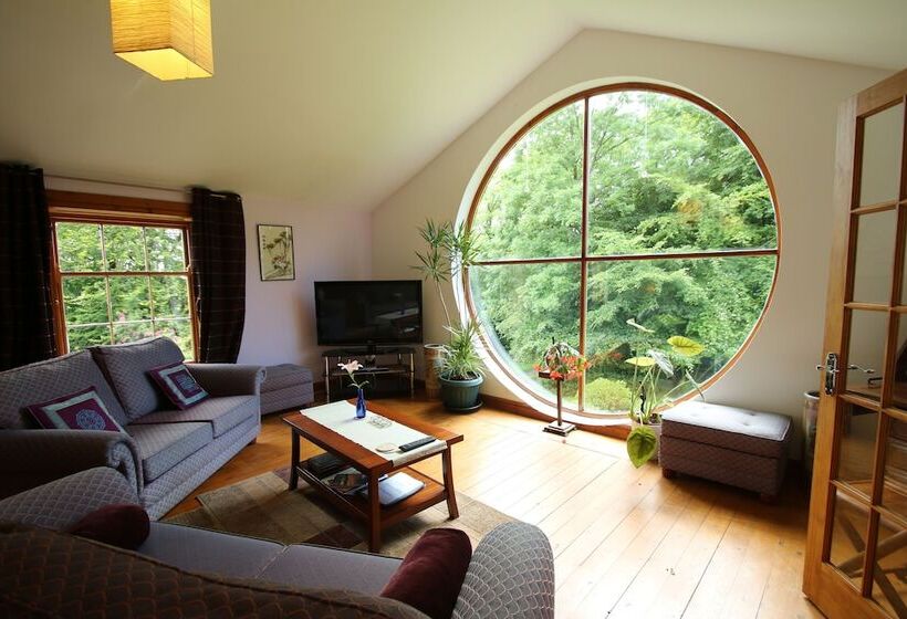 ペンション Over The Rainbow   Vegetarian Guesthouse